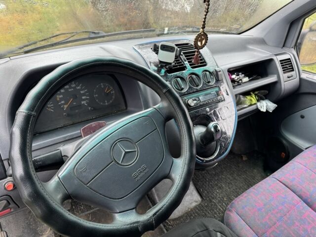 Серый Мерседес Вито, объемом двигателя 2.3 л и пробегом 300 тыс. км за 3000 $, фото 3 на Automoto.ua