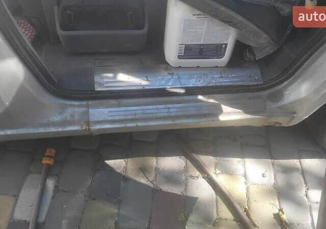 Серый Мерседес Вито, объемом двигателя 2.15 л и пробегом 150 тыс. км за 4000 $, фото 1 на Automoto.ua