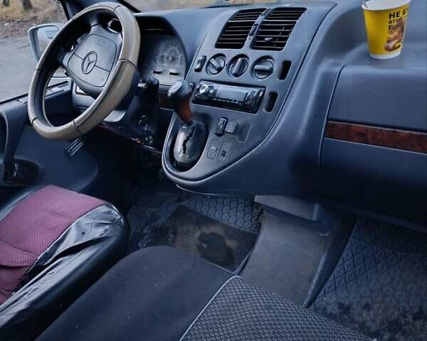 Серый Мерседес Вито, объемом двигателя 2.3 л и пробегом 500 тыс. км за 3250 $, фото 8 на Automoto.ua