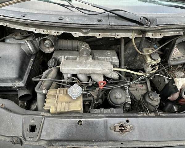 Серый Мерседес Вито, объемом двигателя 2.3 л и пробегом 461 тыс. км за 3750 $, фото 8 на Automoto.ua