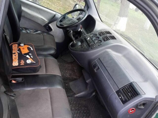 Серый Мерседес Вито, объемом двигателя 2.3 л и пробегом 400 тыс. км за 1650 $, фото 3 на Automoto.ua