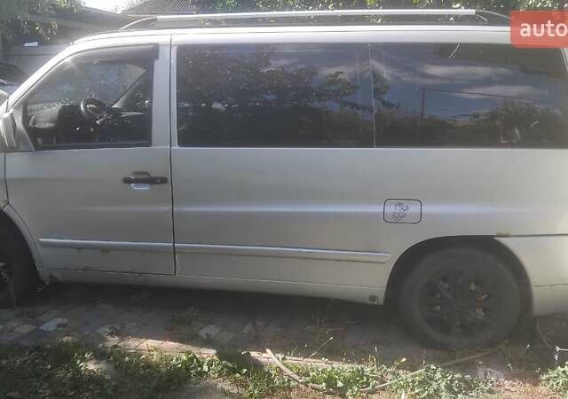 Серый Мерседес Вито, объемом двигателя 2.15 л и пробегом 150 тыс. км за 4000 $, фото 9 на Automoto.ua