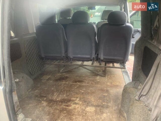 Серый Мерседес Вито, объемом двигателя 2.1 л и пробегом 300 тыс. км за 4500 $, фото 9 на Automoto.ua