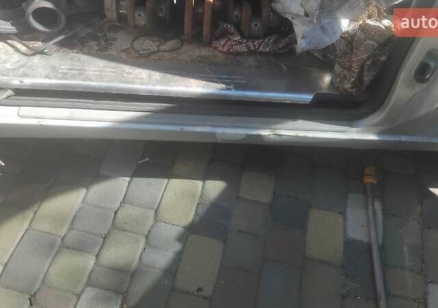 Серый Мерседес Вито, объемом двигателя 2.15 л и пробегом 150 тыс. км за 4000 $, фото 2 на Automoto.ua