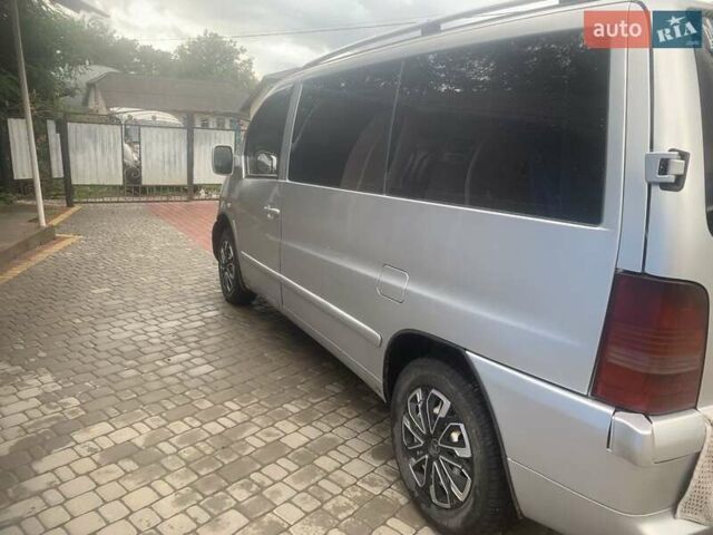 Серый Мерседес Вито, объемом двигателя 2.1 л и пробегом 300 тыс. км за 4500 $, фото 5 на Automoto.ua