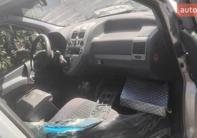 Серый Мерседес Вито, объемом двигателя 2.15 л и пробегом 150 тыс. км за 4000 $, фото 5 на Automoto.ua