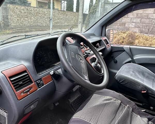 Серый Мерседес Вито, объемом двигателя 2.3 л и пробегом 461 тыс. км за 3750 $, фото 12 на Automoto.ua