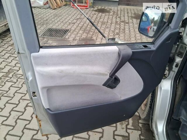 Серый Мерседес Вито, объемом двигателя 2.15 л и пробегом 570 тыс. км за 2999 $, фото 3 на Automoto.ua