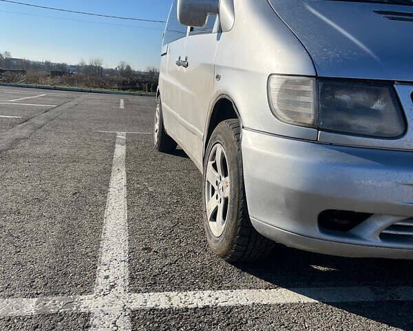 Серый Мерседес Вито, объемом двигателя 2.15 л и пробегом 400 тыс. км за 5100 $, фото 1 на Automoto.ua