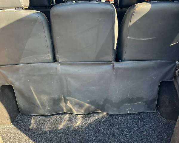 Серый Мерседес Вито, объемом двигателя 2.15 л и пробегом 400 тыс. км за 5100 $, фото 5 на Automoto.ua