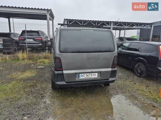 Серый Мерседес Вито, объемом двигателя 2.2 л и пробегом 360 тыс. км за 4500 $, фото 2 на Automoto.ua