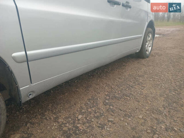 Серый Мерседес Вито, объемом двигателя 2.15 л и пробегом 296 тыс. км за 4900 $, фото 3 на Automoto.ua