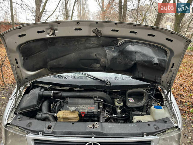 Серый Мерседес Вито, объемом двигателя 2.15 л и пробегом 350 тыс. км за 4750 $, фото 19 на Automoto.ua