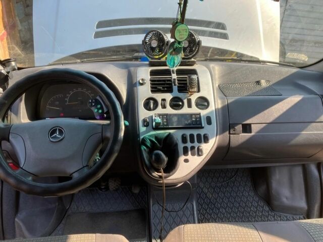 Серый Мерседес Вито, объемом двигателя 2.2 л и пробегом 331 тыс. км за 3800 $, фото 6 на Automoto.ua