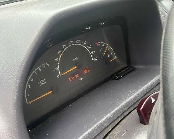 Серый Мерседес Вито, объемом двигателя 2.15 л и пробегом 999 тыс. км за 3700 $, фото 5 на Automoto.ua