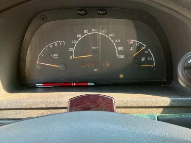 Серый Мерседес Вито, объемом двигателя 2.2 л и пробегом 331 тыс. км за 3800 $, фото 5 на Automoto.ua