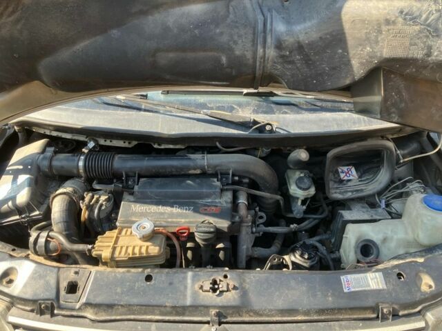 Серый Мерседес Вито, объемом двигателя 2.2 л и пробегом 331 тыс. км за 3800 $, фото 7 на Automoto.ua