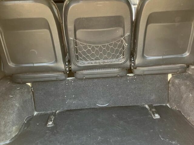 Серый Мерседес Вито, объемом двигателя 2.2 л и пробегом 331 тыс. км за 3800 $, фото 2 на Automoto.ua