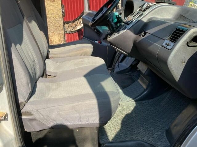 Серый Мерседес Вито, объемом двигателя 2.2 л и пробегом 331 тыс. км за 3800 $, фото 4 на Automoto.ua