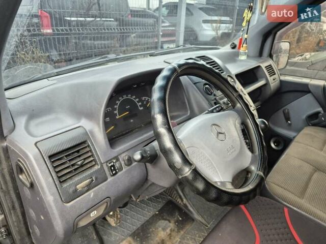 Серый Мерседес Вито, объемом двигателя 2.2 л и пробегом 360 тыс. км за 4500 $, фото 6 на Automoto.ua