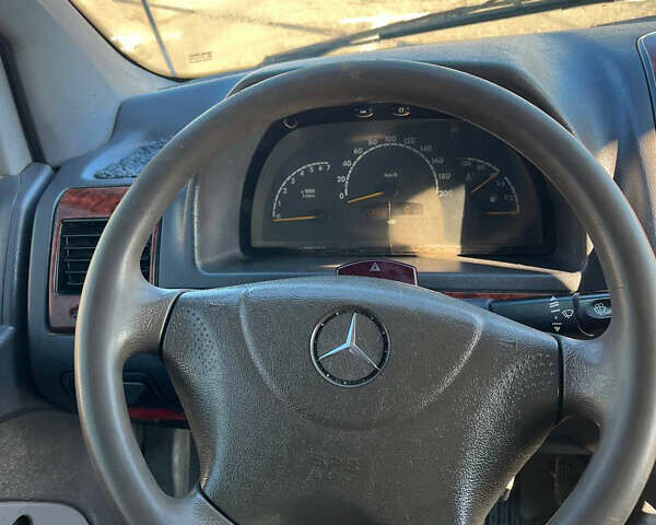 Серый Мерседес Вито, объемом двигателя 2.15 л и пробегом 400 тыс. км за 5100 $, фото 13 на Automoto.ua