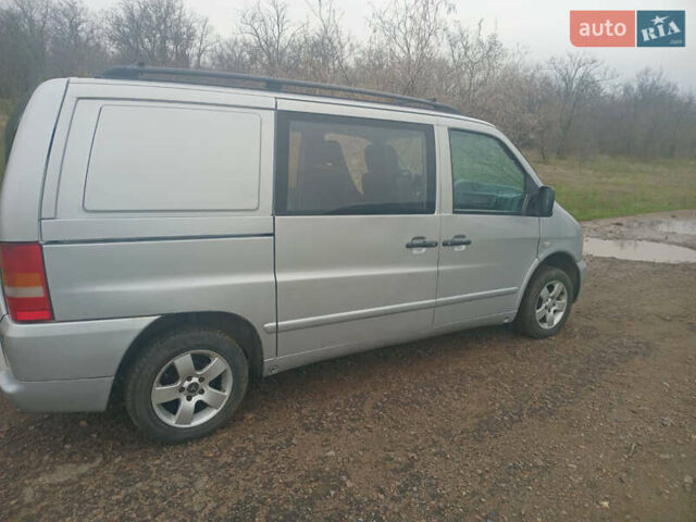 Серый Мерседес Вито, объемом двигателя 2.15 л и пробегом 296 тыс. км за 4900 $, фото 4 на Automoto.ua