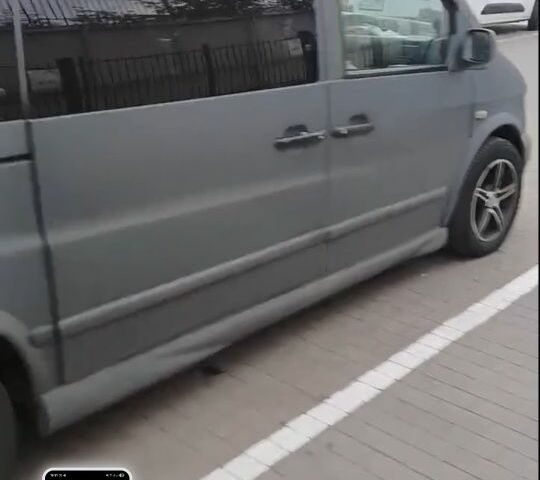 Серый Мерседес Вито, объемом двигателя 2.1 л и пробегом 490 тыс. км за 4500 $, фото 2 на Automoto.ua