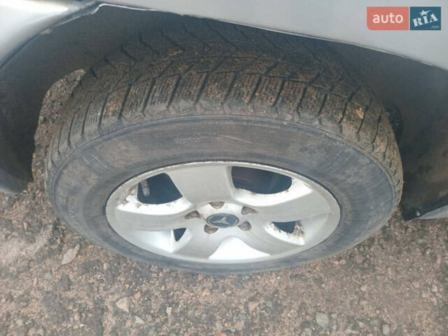 Серый Мерседес Вито, объемом двигателя 2.15 л и пробегом 296 тыс. км за 4900 $, фото 8 на Automoto.ua