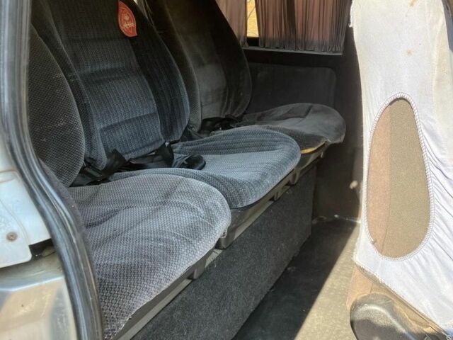 Серый Мерседес Вито, объемом двигателя 2.2 л и пробегом 331 тыс. км за 3800 $, фото 3 на Automoto.ua