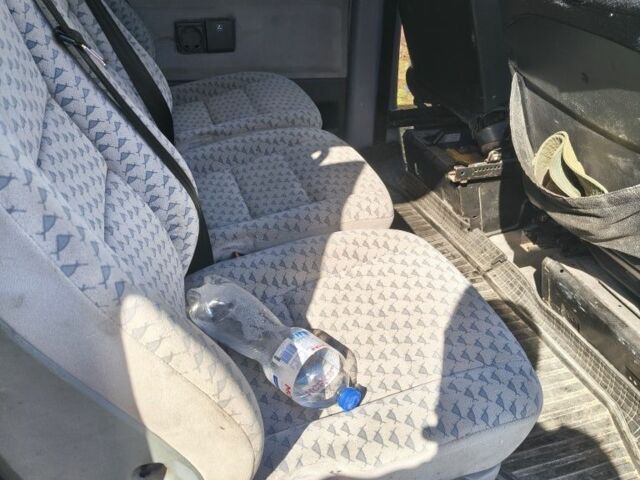 Серый Мерседес Вито, объемом двигателя 2.2 л и пробегом 240 тыс. км за 5400 $, фото 13 на Automoto.ua