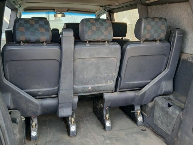 Серый Мерседес Вито, объемом двигателя 2.2 л и пробегом 331 тыс. км за 2000 $, фото 7 на Automoto.ua