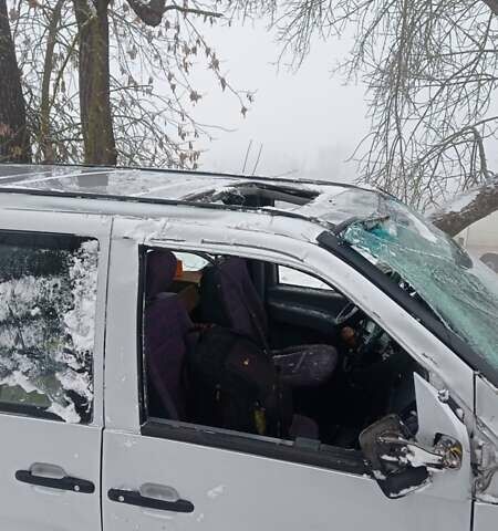 Серый Мерседес Вито, объемом двигателя 2.15 л и пробегом 450 тыс. км за 1500 $, фото 8 на Automoto.ua