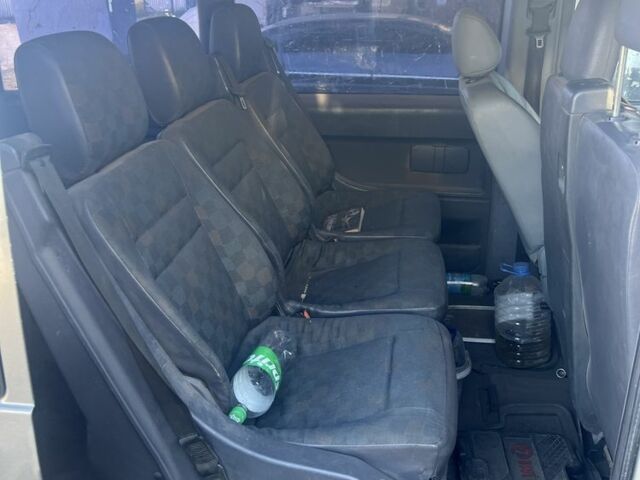 Серый Мерседес Вито, объемом двигателя 2.2 л и пробегом 500 тыс. км за 3000 $, фото 5 на Automoto.ua