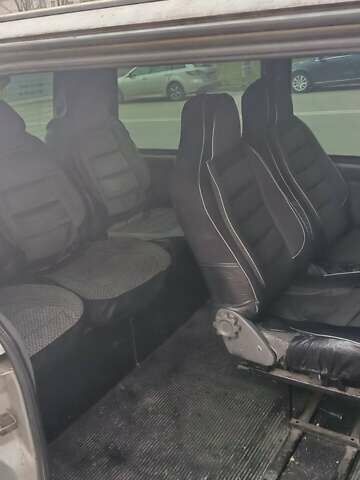 Серый Мерседес Вито, объемом двигателя 2.15 л и пробегом 500 тыс. км за 3000 $, фото 2 на Automoto.ua