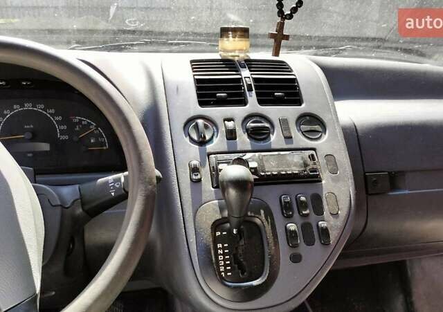 Серый Мерседес Вито, объемом двигателя 2.15 л и пробегом 300 тыс. км за 3800 $, фото 9 на Automoto.ua