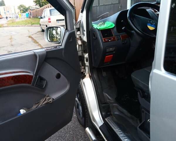 Серый Мерседес Вито, объемом двигателя 2.15 л и пробегом 400 тыс. км за 5541 $, фото 17 на Automoto.ua