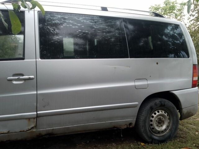 Серый Мерседес Вито, объемом двигателя 2.1 л и пробегом 287 тыс. км за 2200 $, фото 7 на Automoto.ua