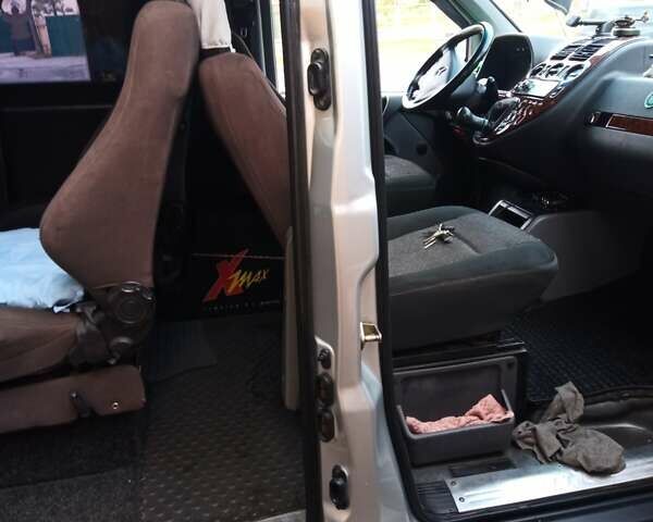 Серый Мерседес Вито, объемом двигателя 2.15 л и пробегом 400 тыс. км за 5541 $, фото 15 на Automoto.ua