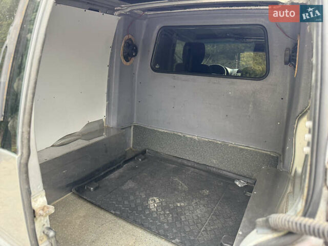 Сірий Мерседес Віто, об'ємом двигуна 2.15 л та пробігом 300 тис. км за 4800 $, фото 7 на Automoto.ua