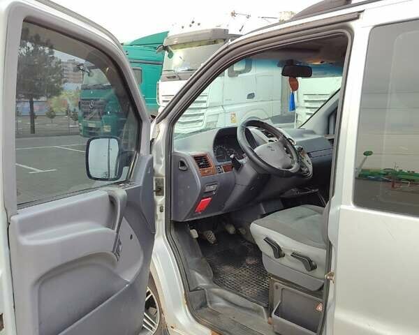 Серый Мерседес Вито, объемом двигателя 2.15 л и пробегом 349 тыс. км за 3950 $, фото 8 на Automoto.ua