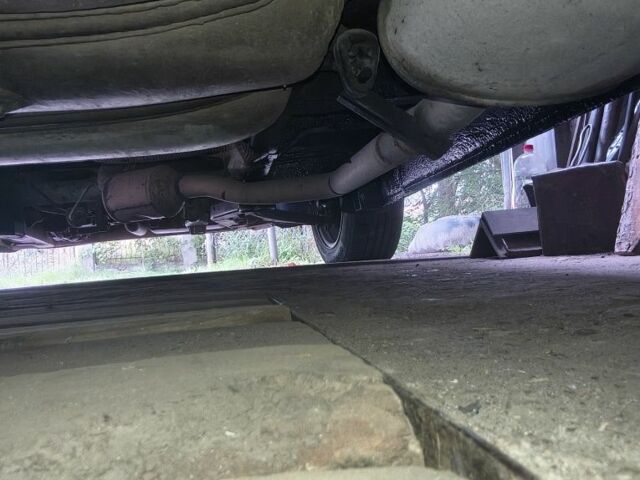 Серый Мерседес Вито, объемом двигателя 2.2 л и пробегом 240 тыс. км за 5400 $, фото 15 на Automoto.ua