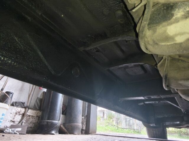 Серый Мерседес Вито, объемом двигателя 2.2 л и пробегом 240 тыс. км за 5400 $, фото 19 на Automoto.ua