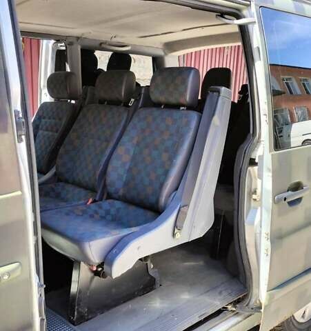 Серый Мерседес Вито, объемом двигателя 2.15 л и пробегом 300 тыс. км за 3800 $, фото 8 на Automoto.ua