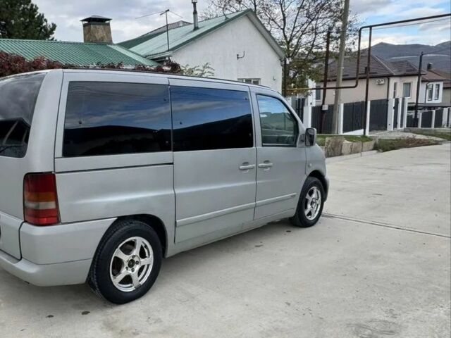 Серый Мерседес Вито, объемом двигателя 2.15 л и пробегом 268 тыс. км за 2627 $, фото 2 на Automoto.ua