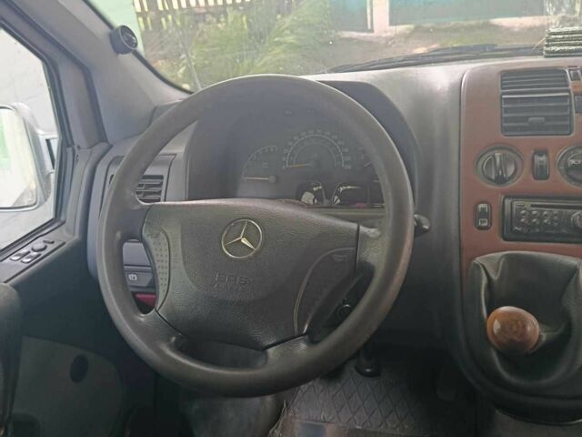 Серый Мерседес Вито, объемом двигателя 2.2 л и пробегом 350 тыс. км за 4700 $, фото 8 на Automoto.ua