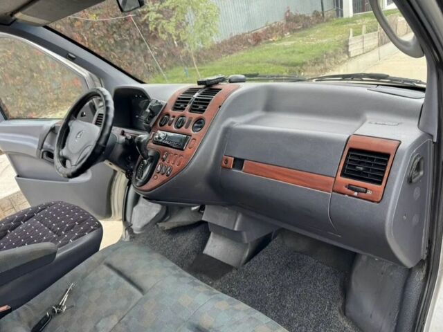 Серый Мерседес Вито, объемом двигателя 2.15 л и пробегом 268 тыс. км за 2627 $, фото 3 на Automoto.ua