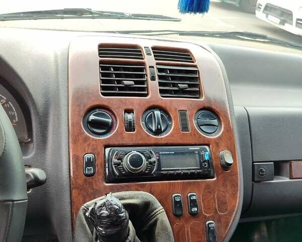 Серый Мерседес Вито, объемом двигателя 2.15 л и пробегом 349 тыс. км за 3950 $, фото 12 на Automoto.ua