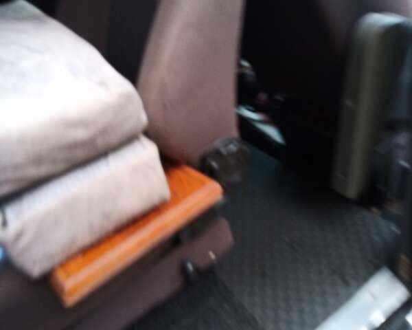 Серый Мерседес Вито, объемом двигателя 2.15 л и пробегом 400 тыс. км за 5541 $, фото 7 на Automoto.ua