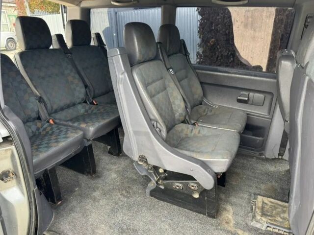 Серый Мерседес Вито, объемом двигателя 2.15 л и пробегом 268 тыс. км за 2627 $, фото 7 на Automoto.ua