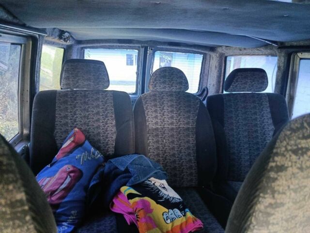 Серый Мерседес Вито, объемом двигателя 2.2 л и пробегом 350 тыс. км за 4700 $, фото 10 на Automoto.ua